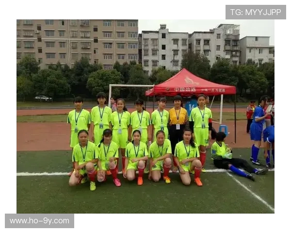 河源女子足球队勇夺冠军 展现拼搏精神与团结力量 河源女子足球队勇夺冠军 展现拼搏精神与团结力量